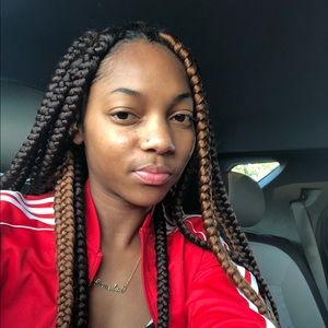 Meet your Posher, Lonya